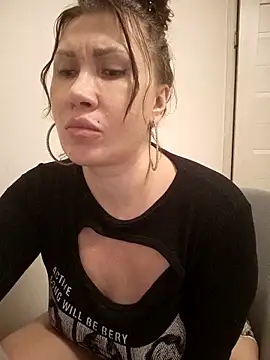 Snapshot of ROXOLANAA_SEXY chatting on December 13, 2025, 8:04 pm ROXOLANAA SEXY online show from December 13, 2025, 8:04 pm