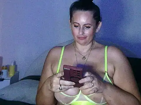 Snapshot of Tashmoss chatting on January 9, 2025, 4:17 pm Tashmoss online show from January 9, 2025, 4:17 pm