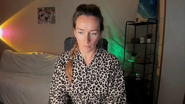 RebeccaMartinez online show from October 24, 2025, 9:30 am