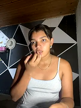 Snapshot of emilyharber chatting on October 7, 2025, 7:37 pm emilyharber online show from October 7, 2025, 7:37 pm