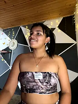 Snapshot of emilyharber chatting on October 13, 2025, 8:43 pm emilyharber online show from October 13, 2025, 8:43 pm