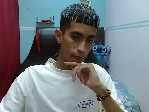 Snapshot of Angelstripboy chatting on March 6, 2026, 11:44 pm Angelstripboy online show from March 6, 2026, 11:44 pm