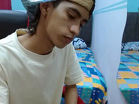 Snapshot of Angelstripboy chatting on March 18, 2025, 12:40 am Angelstripboy online show from March 18, 2025, 12:40 am