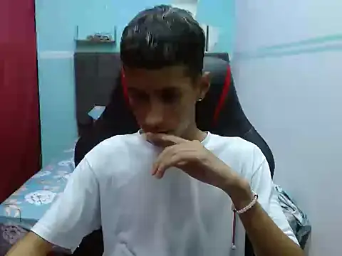 Snapshot of Angelstripboy chatting on October 17, 2025, 4:16 am Angelstripboy online show from October 17, 2025, 4:16 am