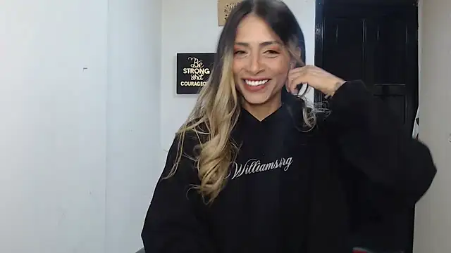 Snapshot of Liamiler01_ chatting on September 23, 2025, 12:34 pm Liamiler01 online show from September 23, 2025, 12:34 pm