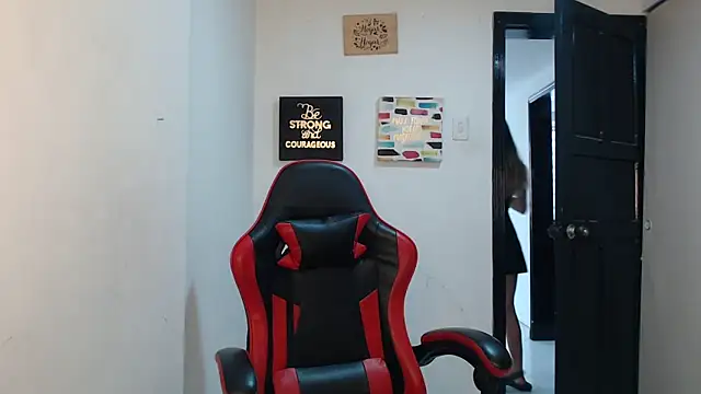 Snapshot of Liamiler01_ chatting on October 20, 2025, 12:38 pm Liamiler01 online show from October 20, 2025, 12:38 pm