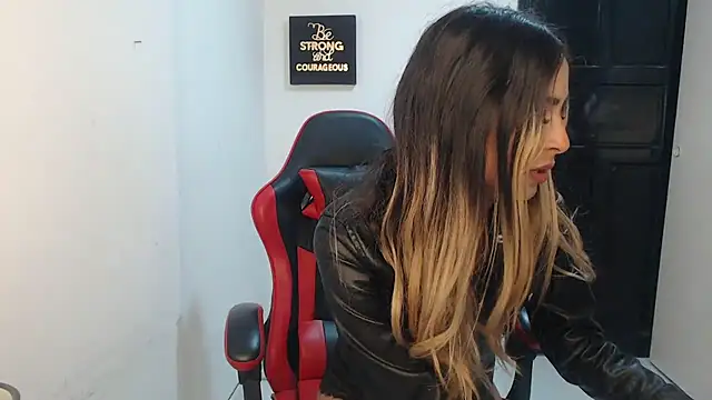 Snapshot of Liamiler01_ chatting on October 4, 2025, 11:23 am Liamiler01 online show from October 4, 2025, 11:23 am