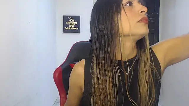 Snapshot of Liamiler01_ chatting on November 19, 2025, 1:11 pm Liamiler01 online show from November 19, 2025, 1:11 pm