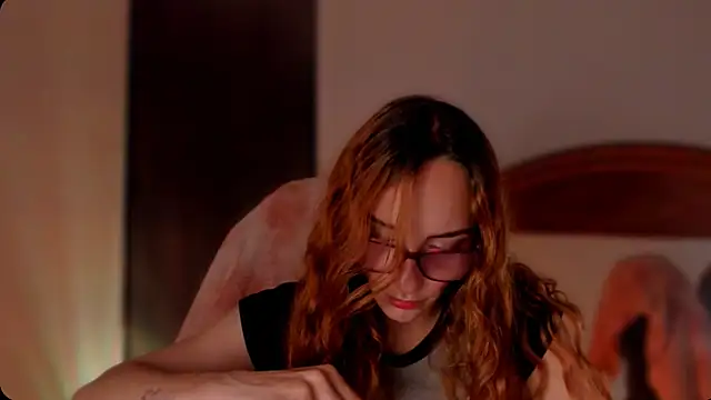 Snapshot of _lh_ chatting on February 20, 2025, 3:30 pm  lh  online show from February 20, 2025, 3:30 pm