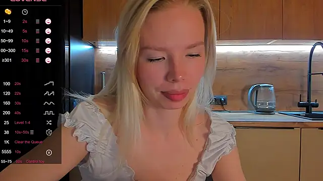 Snapshot of Olivia_Bells chatting on June 3, 2026, 9:08 pm Olivia Bells online show from June 3, 2026, 9:08 pm