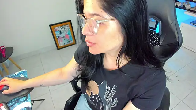 BellaFlaming online show from April 13, 2026, 10:52 am