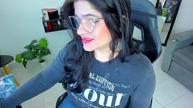 BellaFlaming online show from September 13, 2025, 12:05 pm