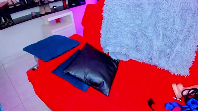 Snapshot of BellaFlaming chatting on December 20, 2025, 10:51 am BellaFlaming online show from December 20, 2025, 10:51 am