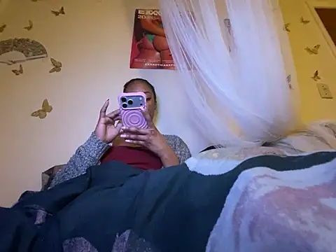 Snapshot of Iceblanca chatting on February 12, 2026, 11:04 pm Iceblanca online show from February 12, 2026, 11:04 pm