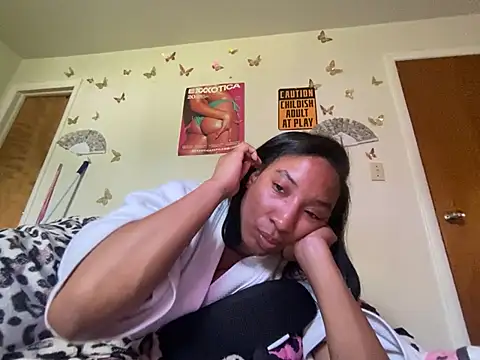 Snapshot of Iceblanca chatting on May 27, 2026, 12:20 am Iceblanca online show from May 27, 2026, 12:20 am