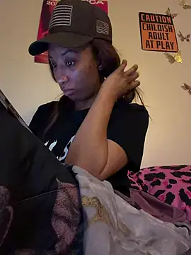 Snapshot of Iceblanca chatting on April 18, 2026, 11:16 pm Iceblanca online show from April 18, 2026, 11:16 pm