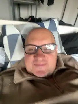 vanjbi45 online show from October 21, 2025, 7:52 am