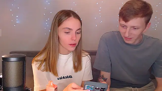 Snapshot of juliaanddima chatting on March 19, 2025, 10:09 pm juliaanddima online show from March 19, 2025, 10:09 pm