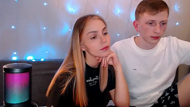 Snapshot of juliaanddima chatting on September 14, 2025, 10:54 pm juliaanddima online show from September 14, 2025, 10:54 pm