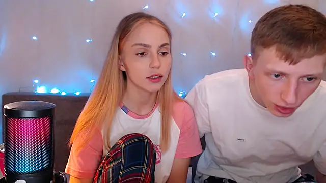 Snapshot of juliaanddima chatting on September 15, 2025, 9:59 pm juliaanddima online show from September 15, 2025, 9:59 pm