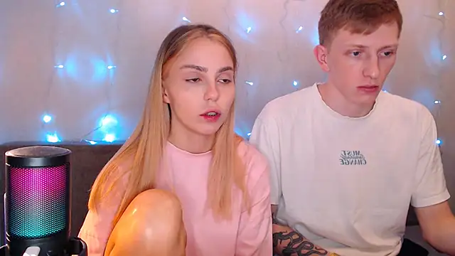 Snapshot of juliaanddima chatting on September 19, 2025, 9:08 pm juliaanddima online show from September 19, 2025, 9:08 pm