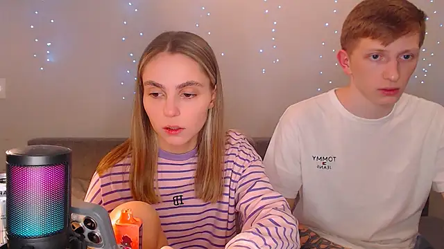 Snapshot of juliaanddima chatting on March 21, 2025, 8:50 pm juliaanddima online show from March 21, 2025, 8:50 pm