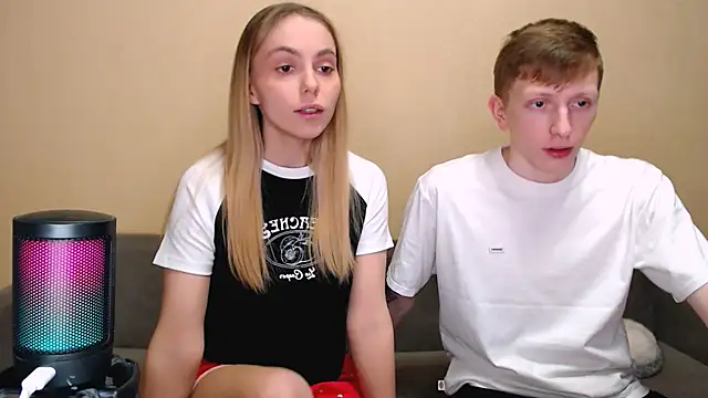 juliaanddima online show from February 7, 2026, 9:56 pm