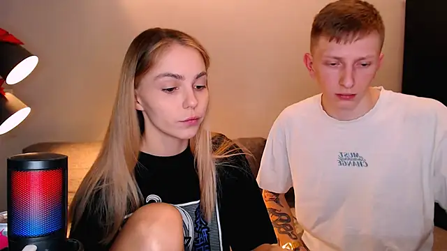 Snapshot of juliaanddima chatting on October 25, 2025, 9:48 pm juliaanddima online show from October 25, 2025, 9:48 pm