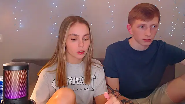 Snapshot of juliaanddima chatting on March 18, 2025, 9:10 pm juliaanddima online show from March 18, 2025, 9:10 pm