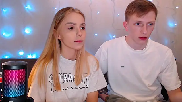 Snapshot of juliaanddima chatting on September 24, 2025, 10:16 pm juliaanddima online show from September 24, 2025, 10:16 pm