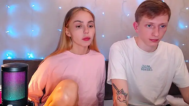 Snapshot of juliaanddima chatting on October 5, 2025, 9:27 pm juliaanddima online show from October 5, 2025, 9:27 pm