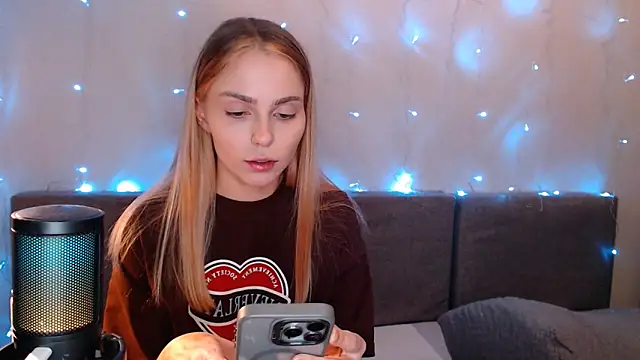 Snapshot of juliaanddima chatting on September 17, 2025, 9:39 pm juliaanddima online show from September 17, 2025, 9:39 pm