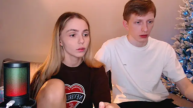 juliaanddima online show from December 18, 2025, 10:24 pm