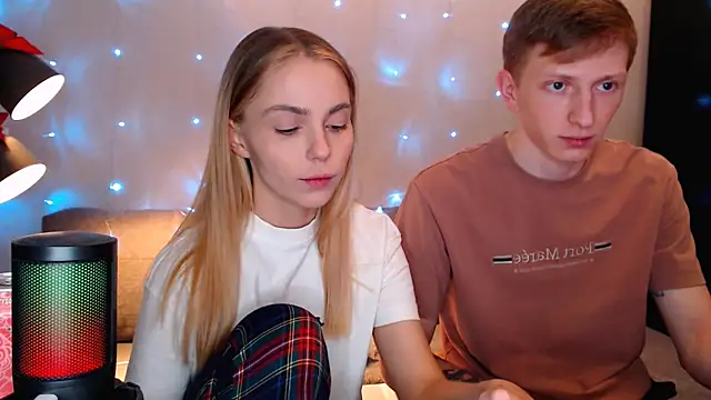 Snapshot of juliaanddima chatting on October 13, 2025, 9:49 pm juliaanddima online show from October 13, 2025, 9:49 pm