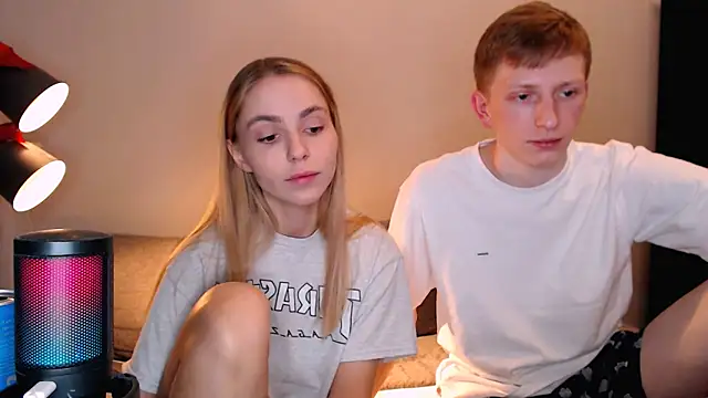 Snapshot of juliaanddima chatting on November 25, 2025, 10:32 pm juliaanddima online show from November 25, 2025, 10:32 pm