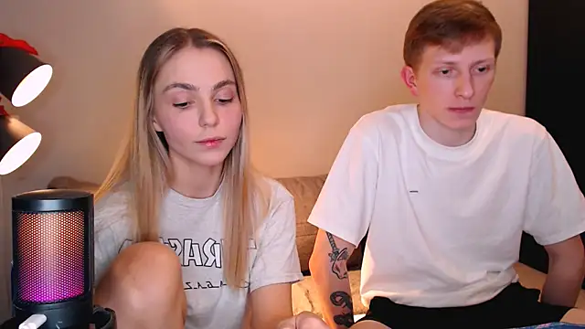 Snapshot of juliaanddima chatting on December 16, 2025, 9:30 pm juliaanddima online show from December 16, 2025, 9:30 pm