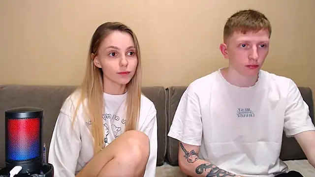 juliaanddima online show from March 8, 2026, 10:24 pm