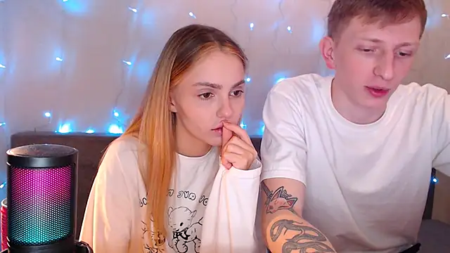 Snapshot of juliaanddima chatting on September 21, 2025, 10:04 pm juliaanddima online show from September 21, 2025, 10:04 pm