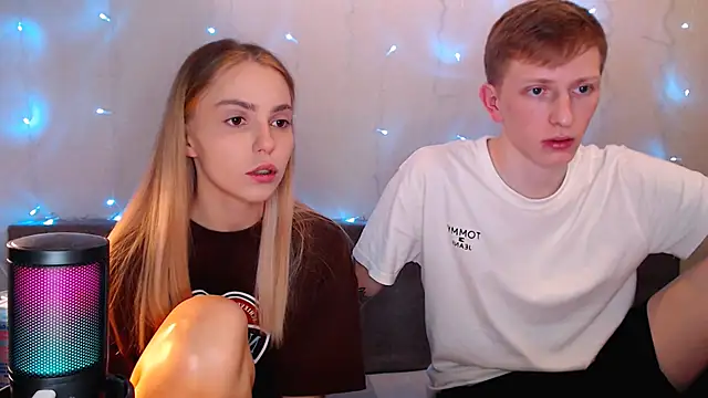 Snapshot of juliaanddima chatting on October 2, 2025, 10:46 pm juliaanddima online show from October 2, 2025, 10:46 pm