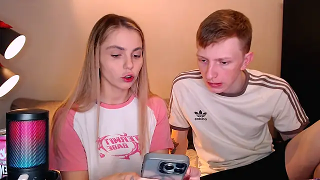 Snapshot of juliaanddima chatting on November 7, 2025, 9:52 pm juliaanddima online show from November 7, 2025, 9:52 pm