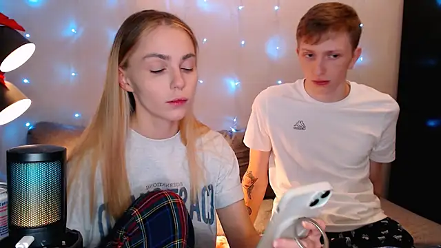 Snapshot of juliaanddima chatting on October 12, 2025, 10:00 pm juliaanddima online show from October 12, 2025, 10:00 pm