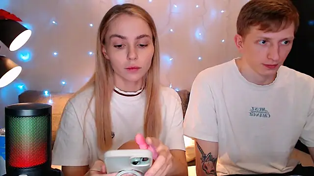 Snapshot of juliaanddima chatting on October 17, 2025, 9:49 pm juliaanddima online show from October 17, 2025, 9:49 pm