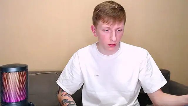 juliaanddima online show from February 8, 2026, 10:40 pm