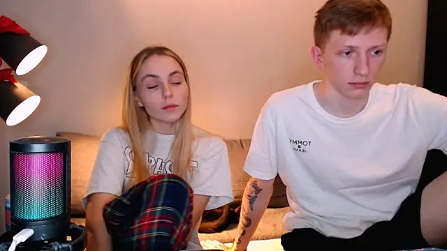 Snapshot of juliaanddima chatting on November 27, 2025, 8:59 am juliaanddima online show from November 27, 2025, 8:59 am