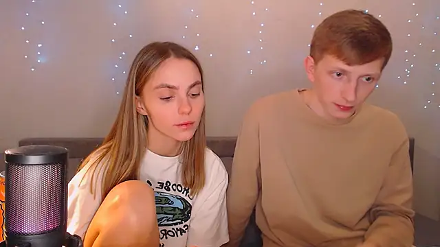 Snapshot of juliaanddima chatting on March 21, 2025, 12:29 am juliaanddima online show from March 21, 2025, 12:29 am