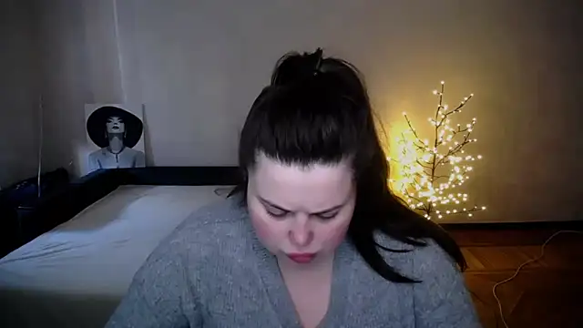 Snapshot of Emily_Mo chatting on April 25, 2026, 5:54 am Emily Mo online show from April 25, 2026, 5:54 am