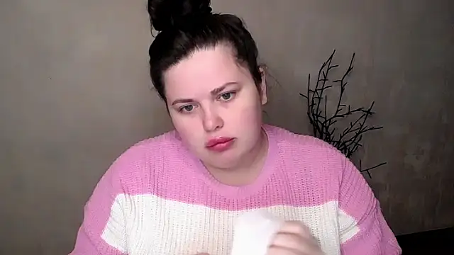 Emily Mo online show from November 15, 2025, 5:44 am