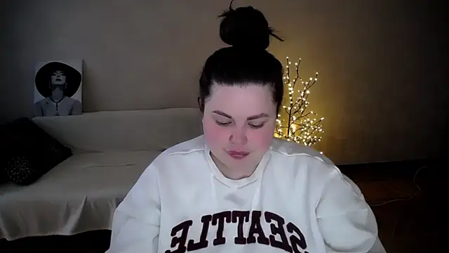Snapshot of Emily_Mo chatting on May 28, 2026, 5:37 am Emily Mo online show from May 28, 2026, 5:37 am