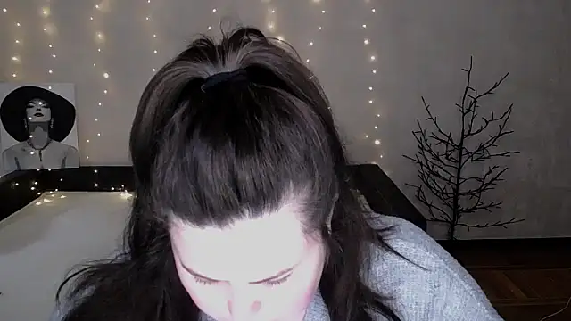 Snapshot of Emily_Mo chatting on April 24, 2026, 6:15 am Emily Mo online show from April 24, 2026, 6:15 am