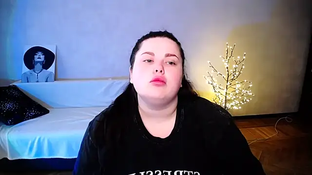 Snapshot of Emily_Mo chatting on June 3, 2026, 5:41 am Emily Mo online show from June 3, 2026, 5:41 am
